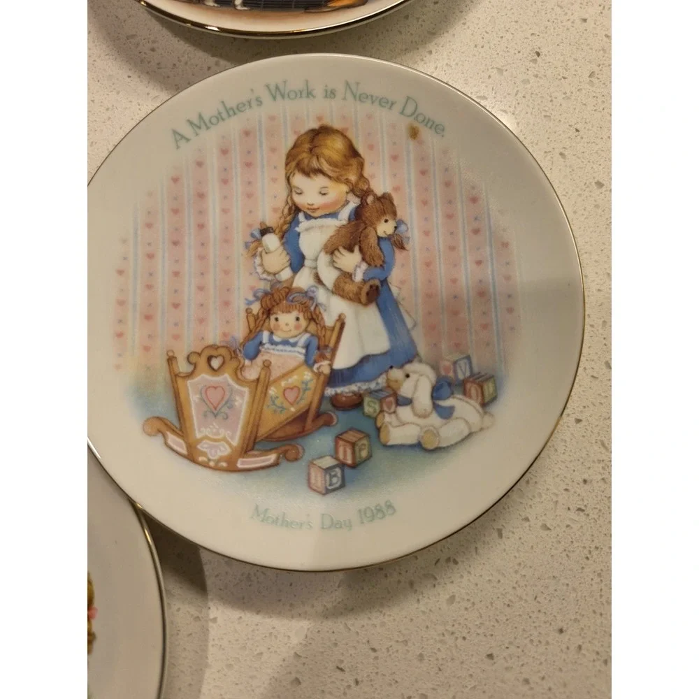 Set of 8 Avon Collectable Plates 1980s
